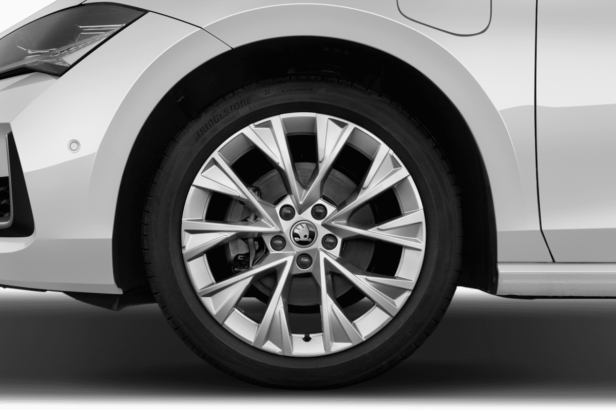 Radkappe oder Felge eines Skoda Superb Combi