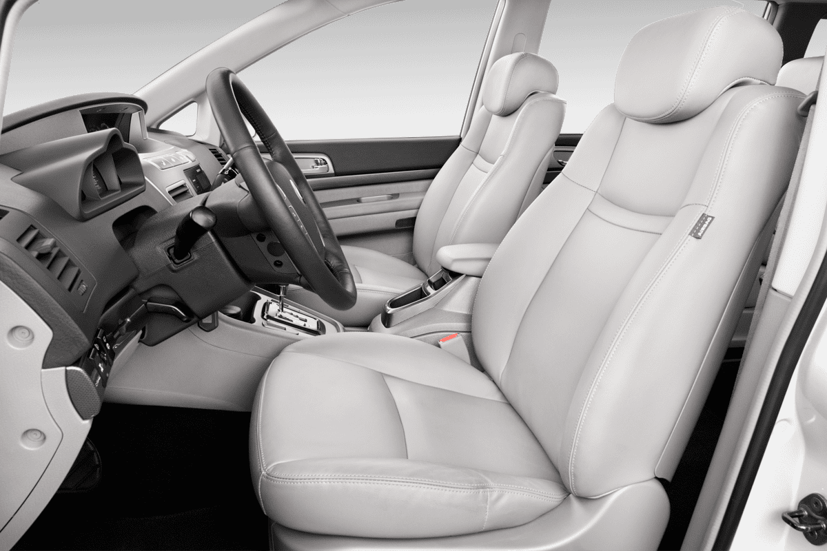 Vordersitze eines Ssangyong Rodius