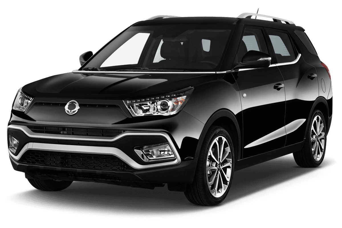 Schräge Frontansicht eines Ssangyong XLV, freigestellt