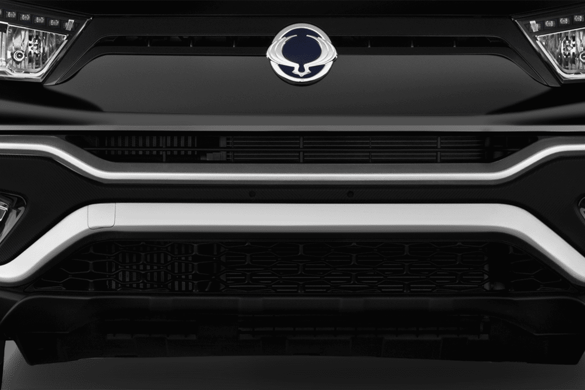 Kühlergrill eines Ssangyong XLV