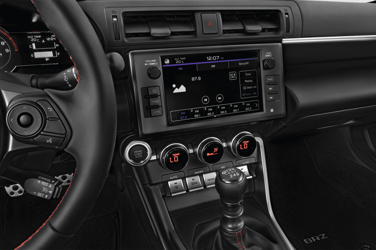 Mittelkonsole eines Subaru BRZ