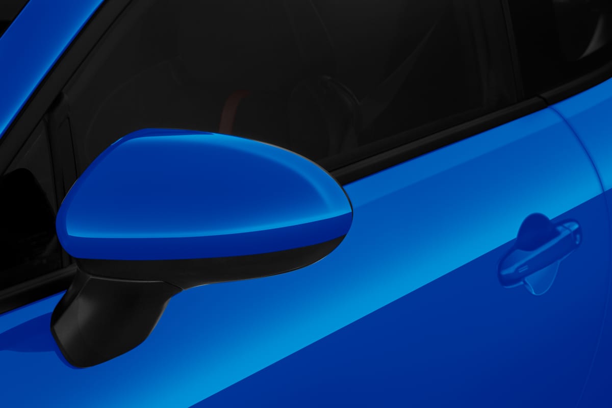 Rückspiegel eines Subaru BRZ