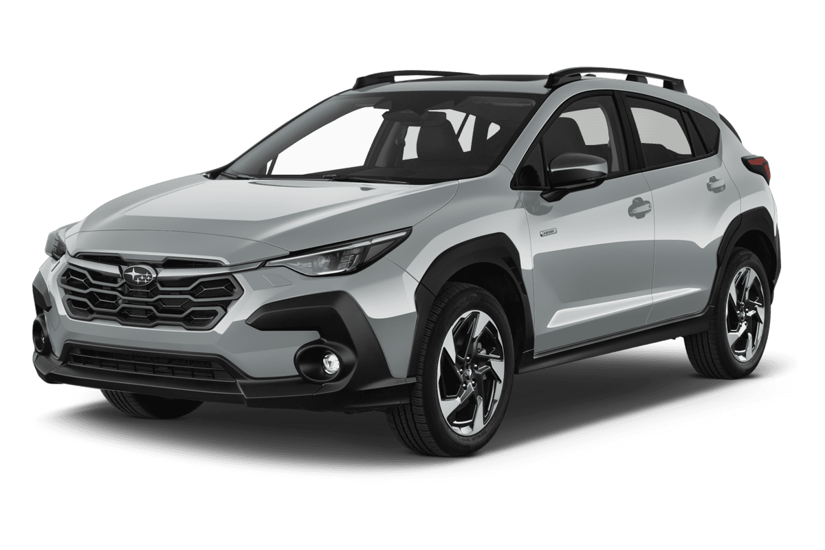 Schräge Frontansicht eines Subaru Crosstrek, freigestellt