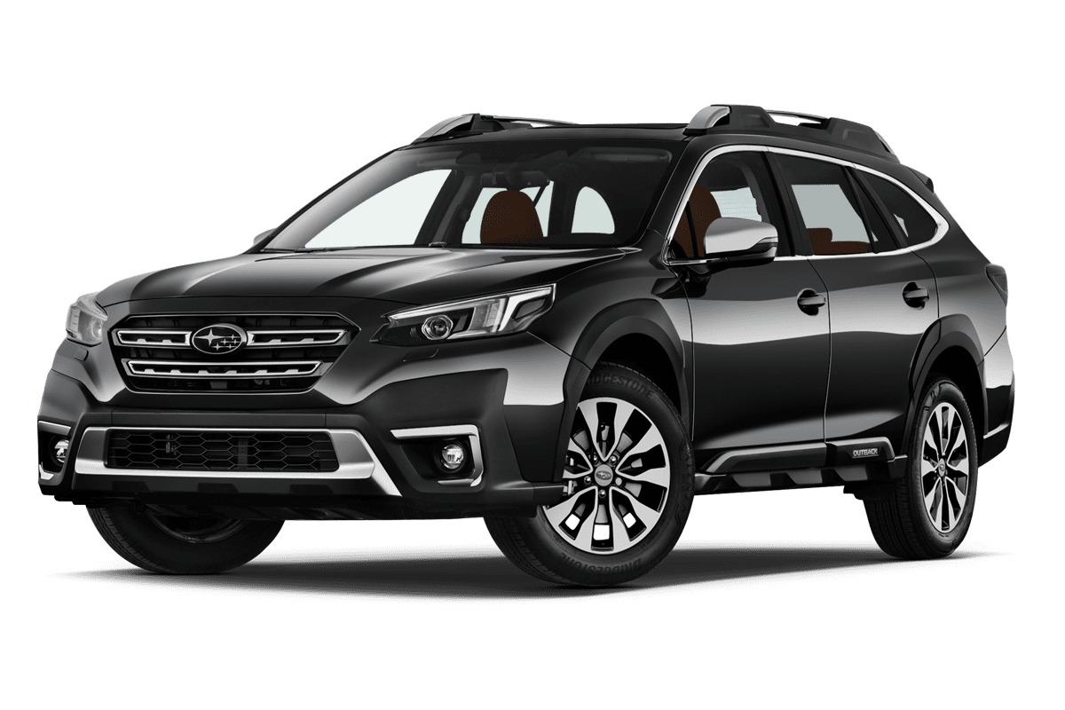 Tiefe, schräge Heckansicht eines Subaru Outback, freigestellt