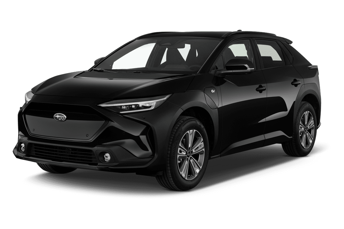 Schräge Frontansicht eines Subaru Solterra, freigestellt