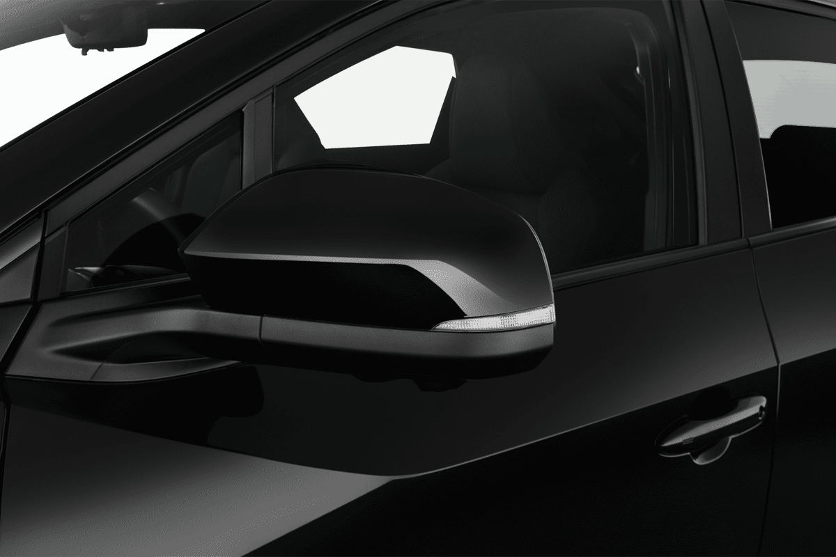 Rückspiegel eines Subaru Solterra