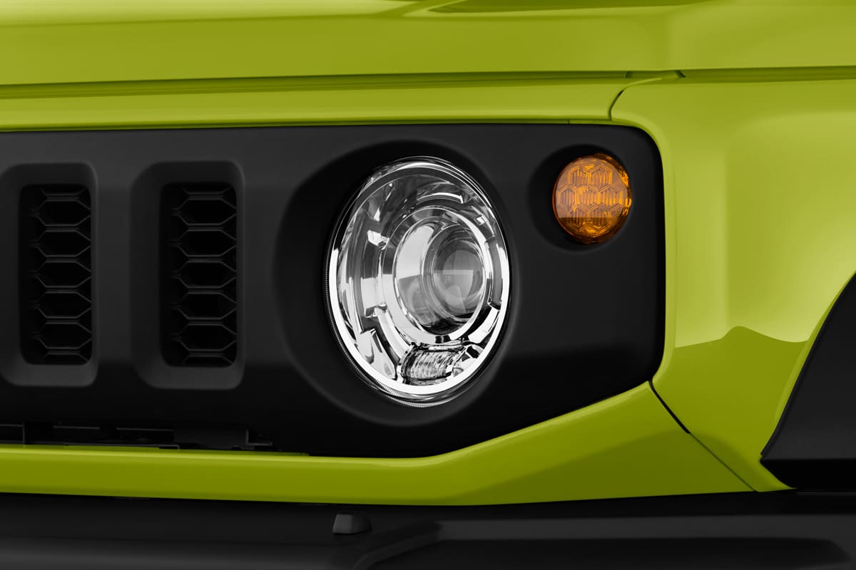Frontscheinwerfer eines Suzuki Jimny