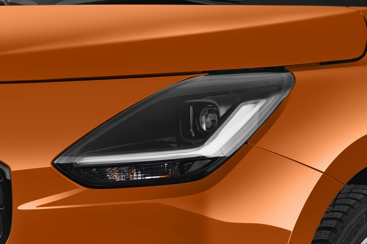 Frontscheinwerfer eines Suzuki Swift Hybrid 