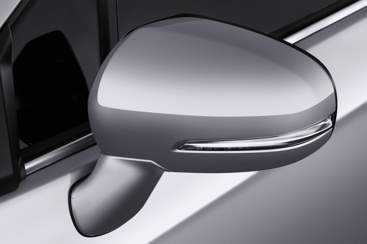 Rückspiegel eines Suzuki SX4 S-CROSS