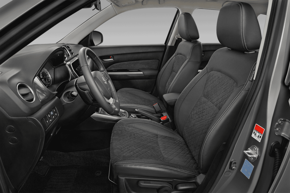 Vordersitze eines Suzuki eVitara (neues Modell)