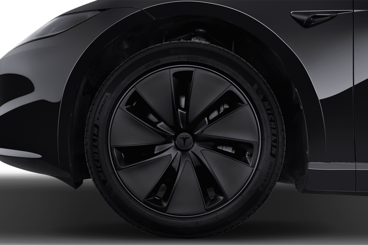 Radkappe oder Felge eines Tesla Model 3 (KI-generiert)