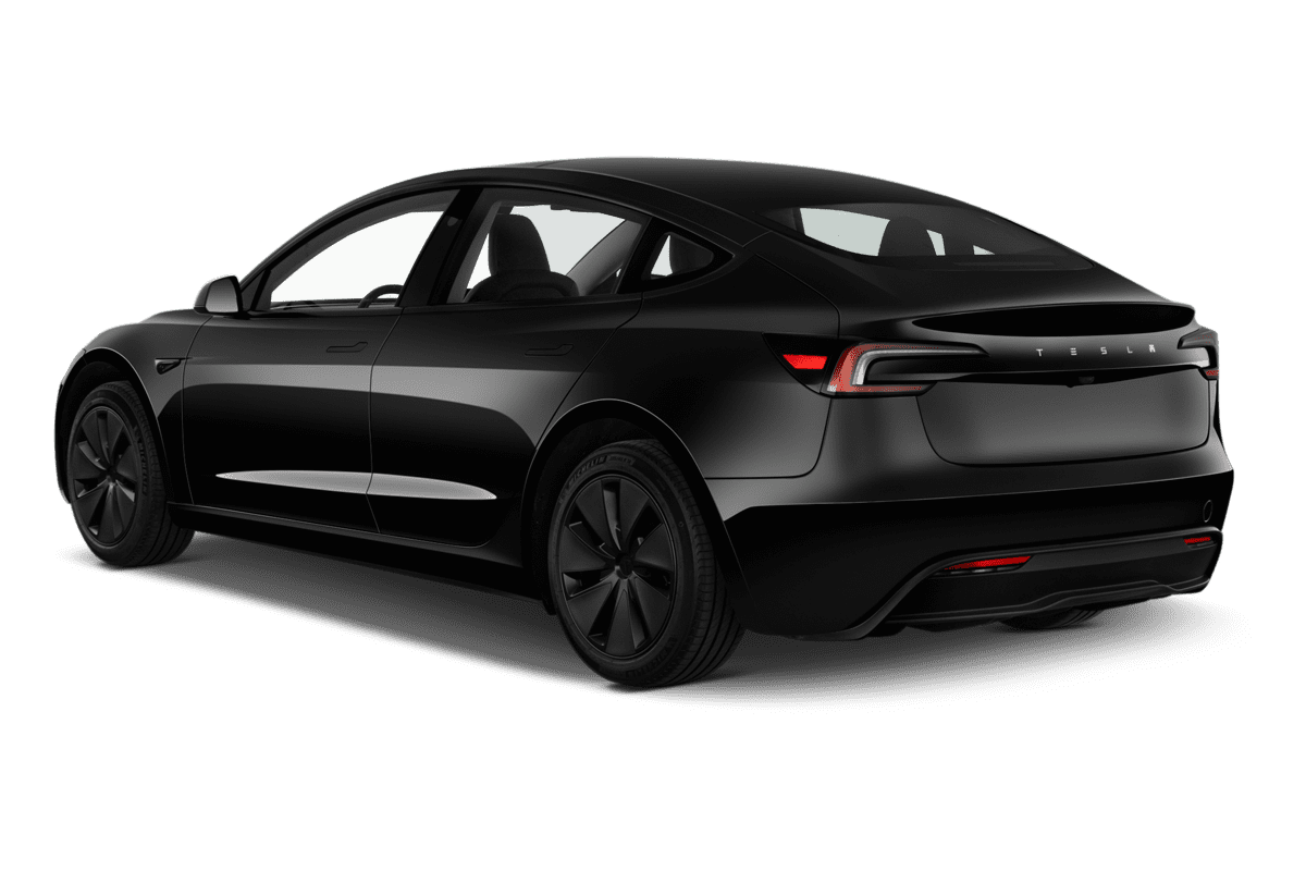 Schräge Heckansicht eines Tesla Model 3, freigestellt