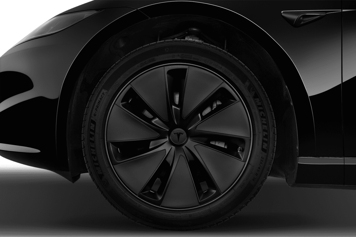 Radkappe oder Felge eines Tesla Model 3