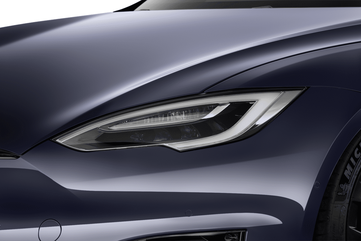 Frontscheinwerfer eines Tesla Model S