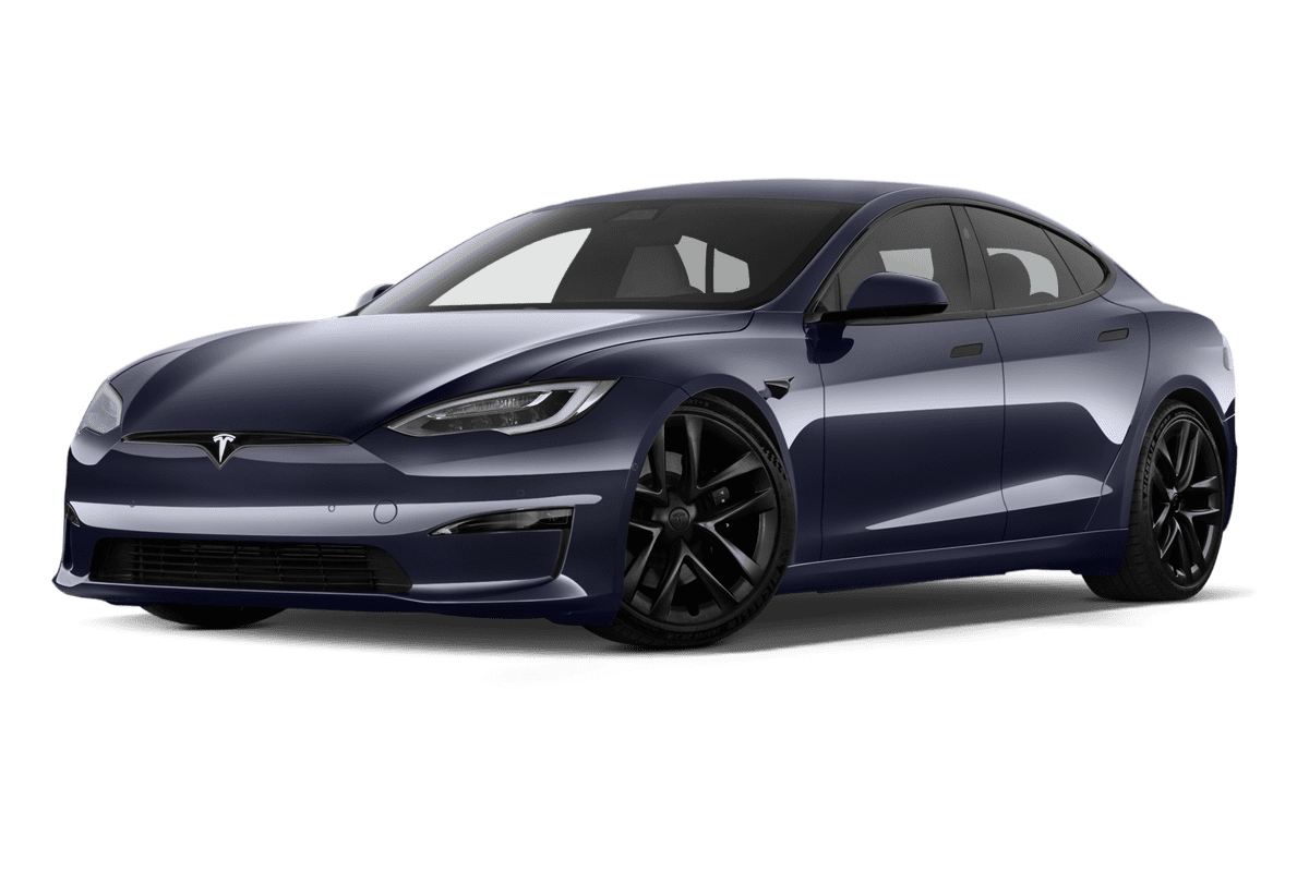 Tiefe, schräge Heckansicht eines Tesla Model S, freigestellt