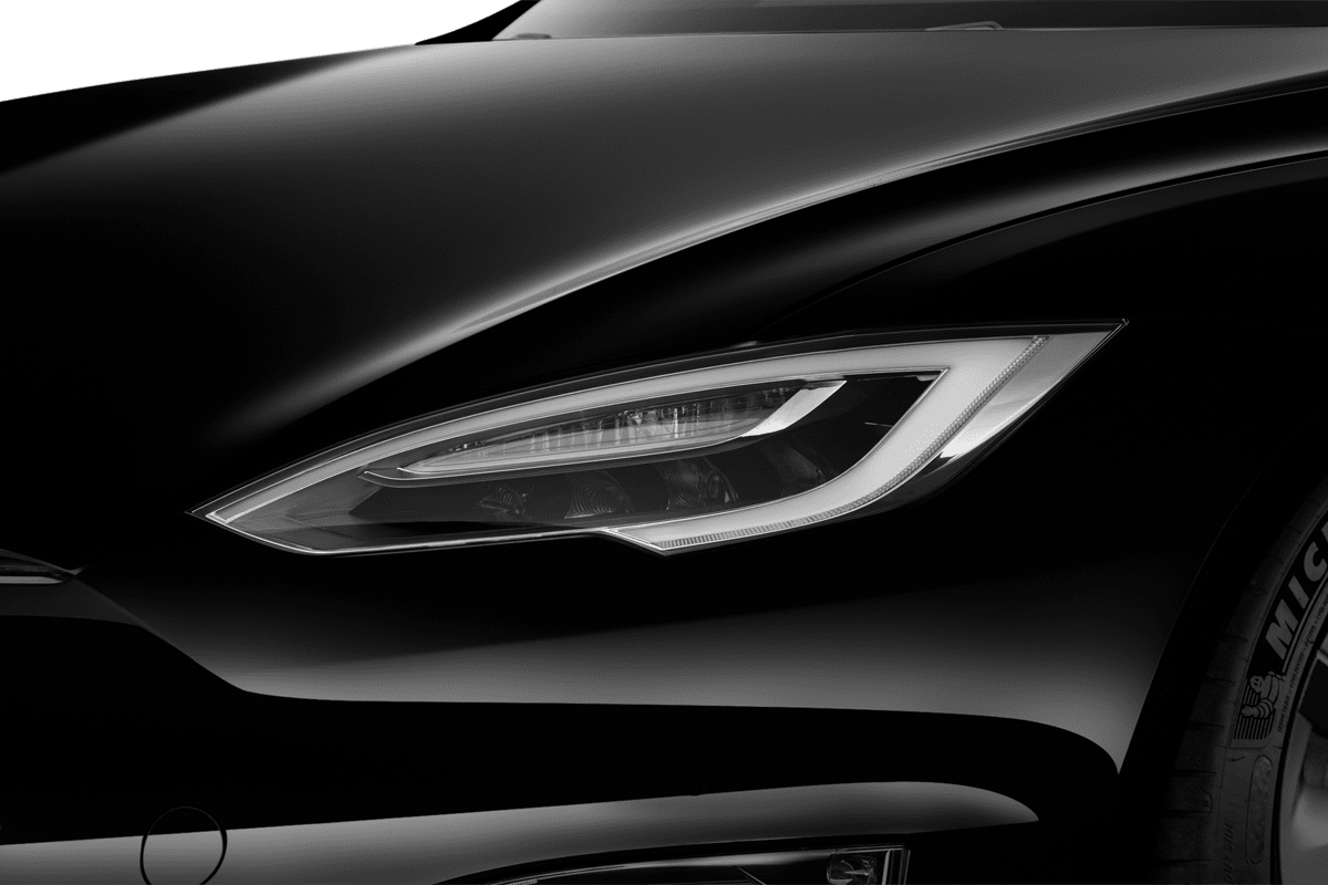Frontscheinwerfer eines Tesla Model S