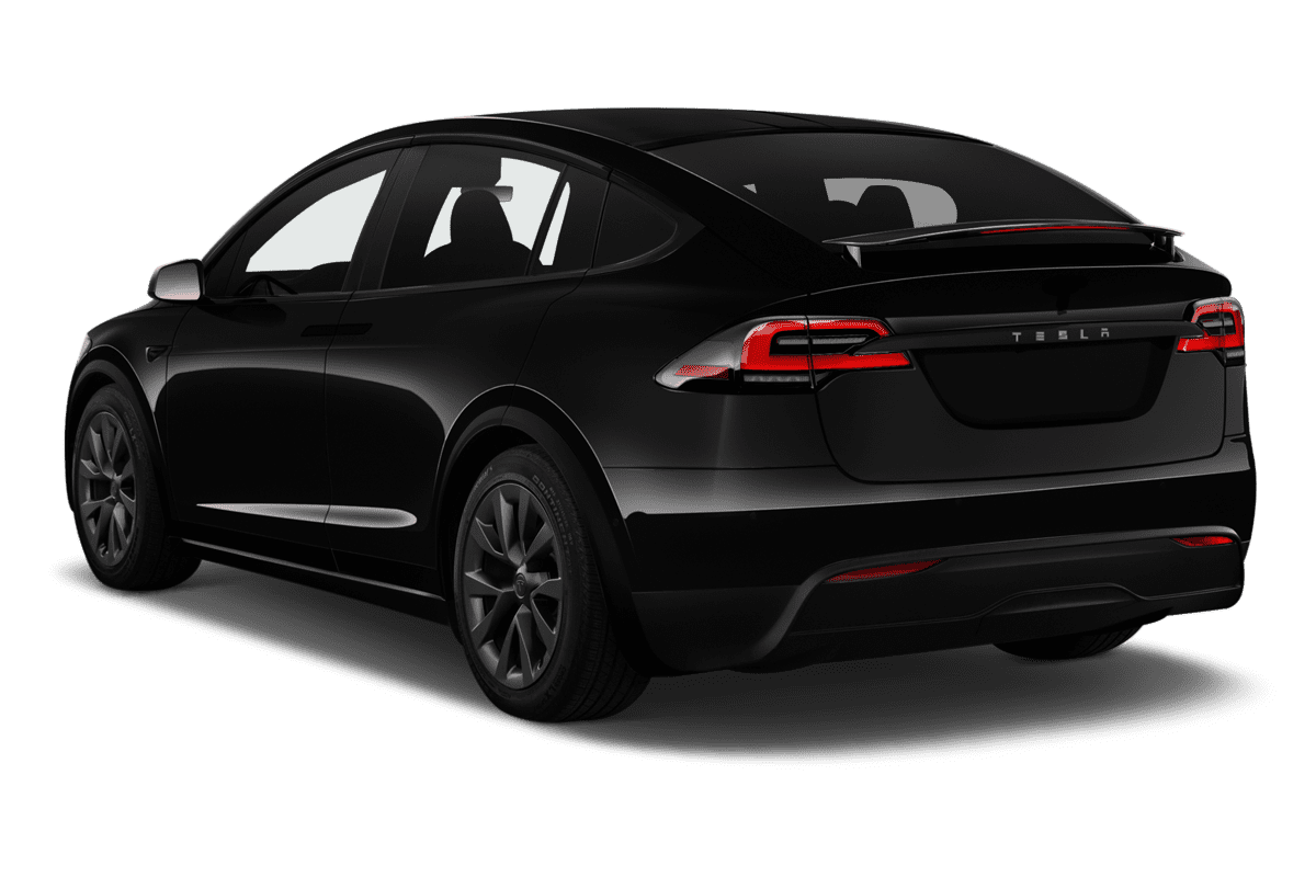 Schräge Heckansicht eines Tesla Model X, freigestellt