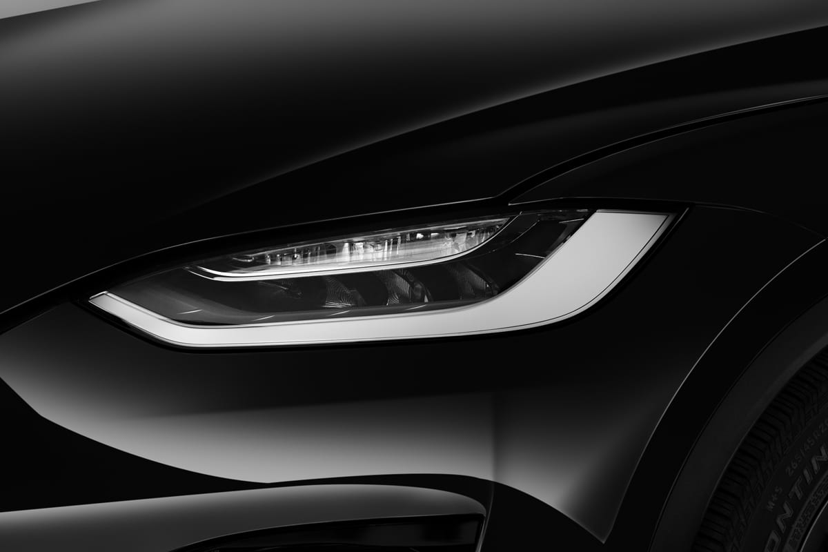 Frontscheinwerfer eines Tesla Model X