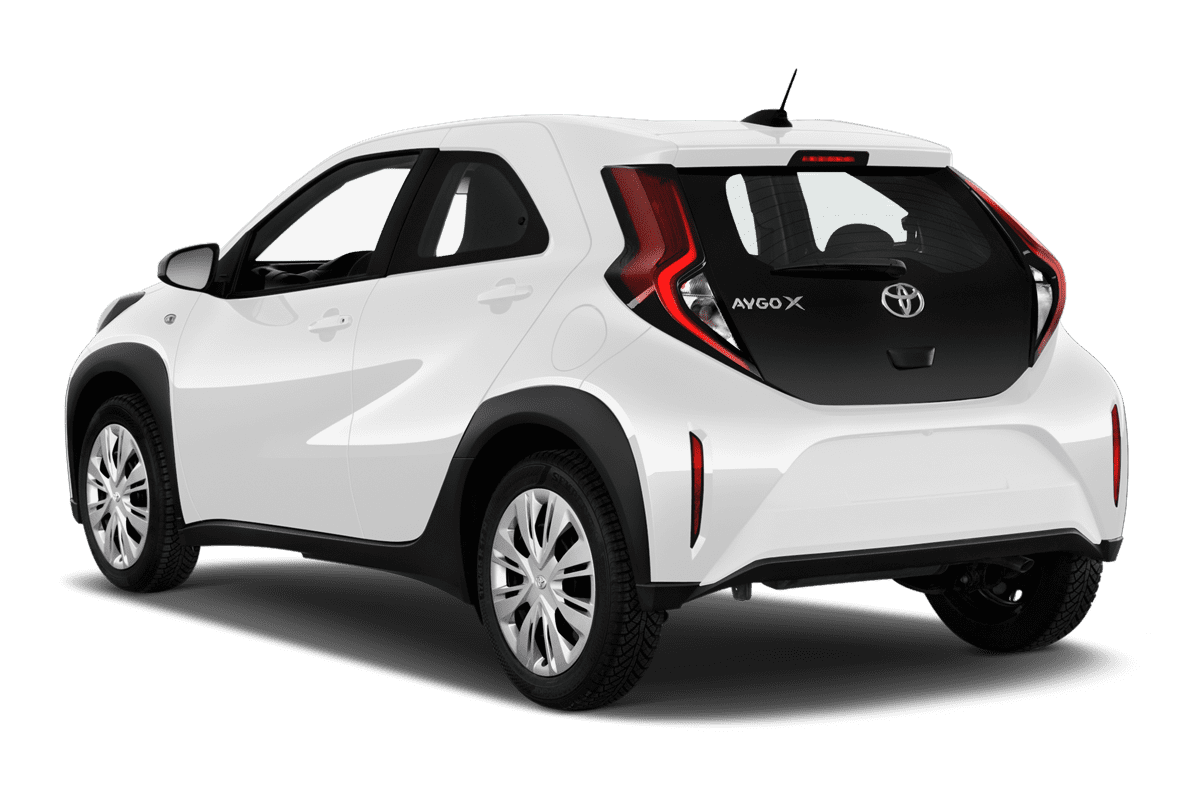 Schräge Heckansicht eines Toyota Aygo X, freigestellt