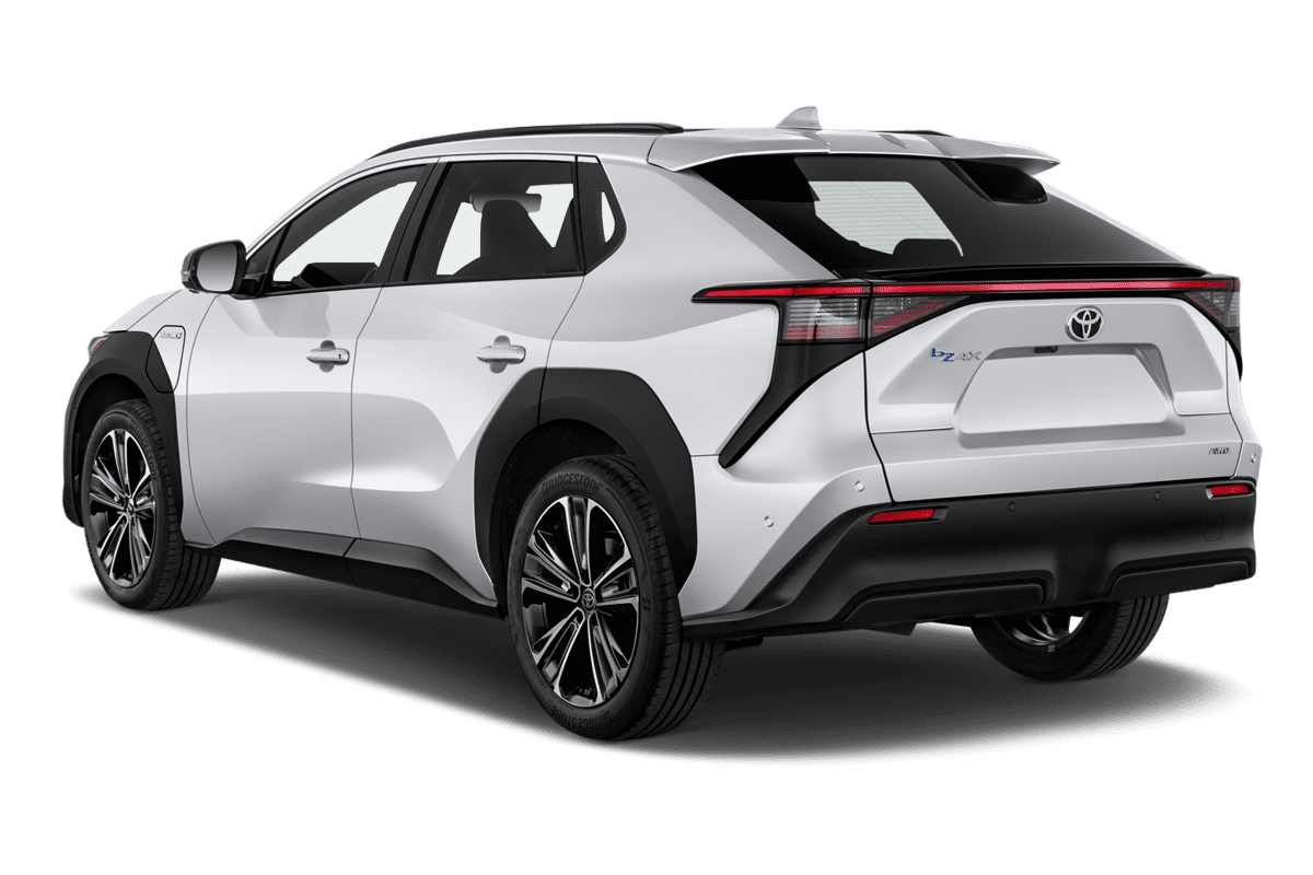 Schräge Heckansicht eines Toyota bZ4X, freigestellt