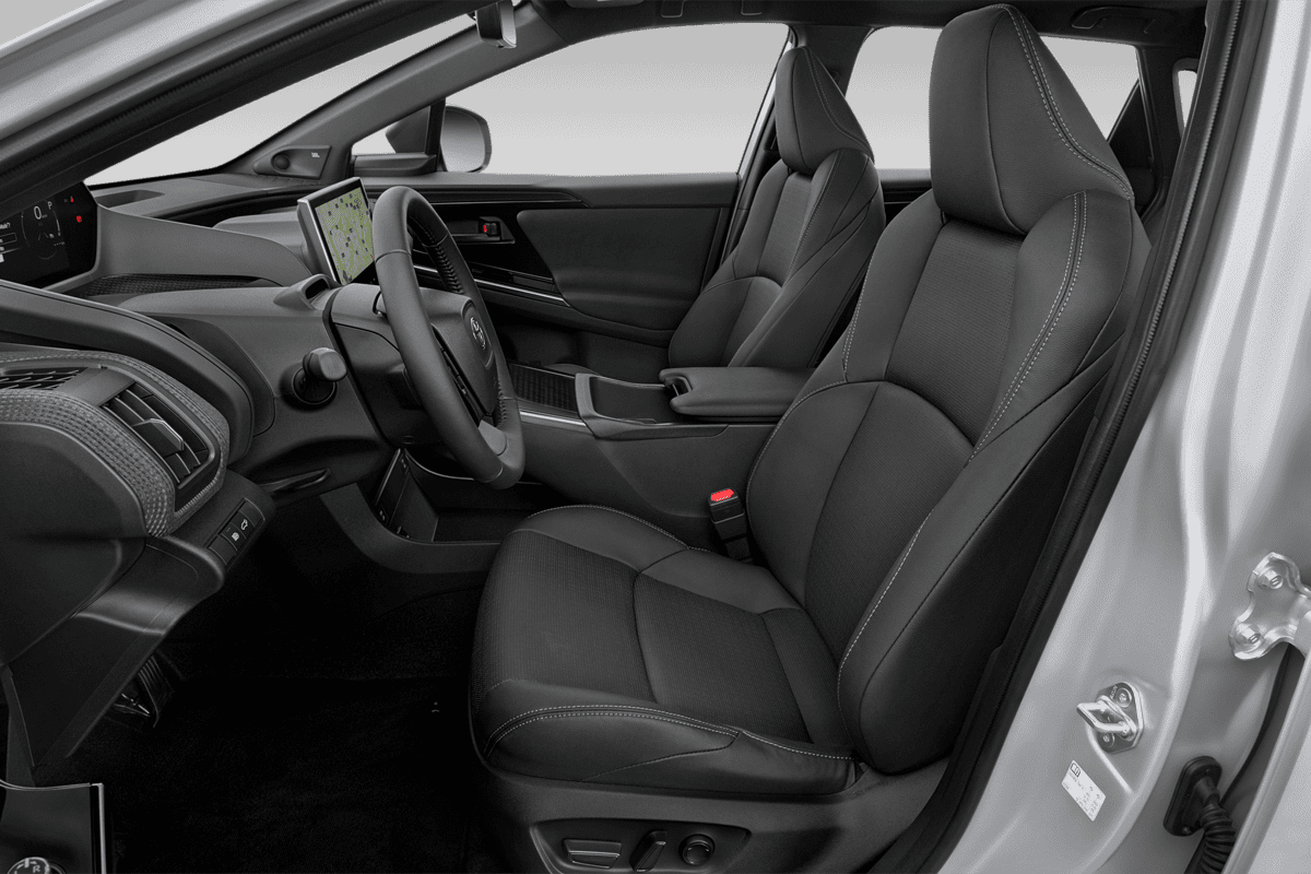 Vordersitze eines Toyota bZ4X