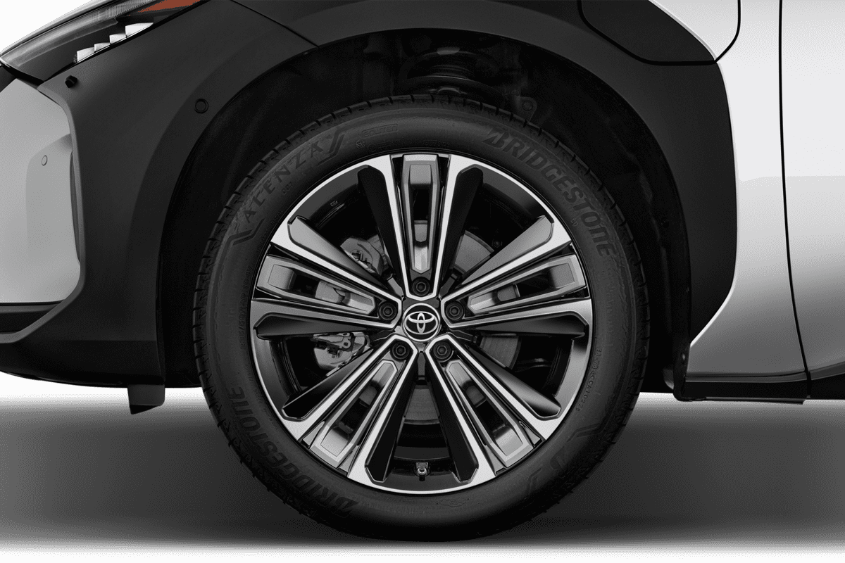 Radkappe oder Felge eines Toyota bZ4X