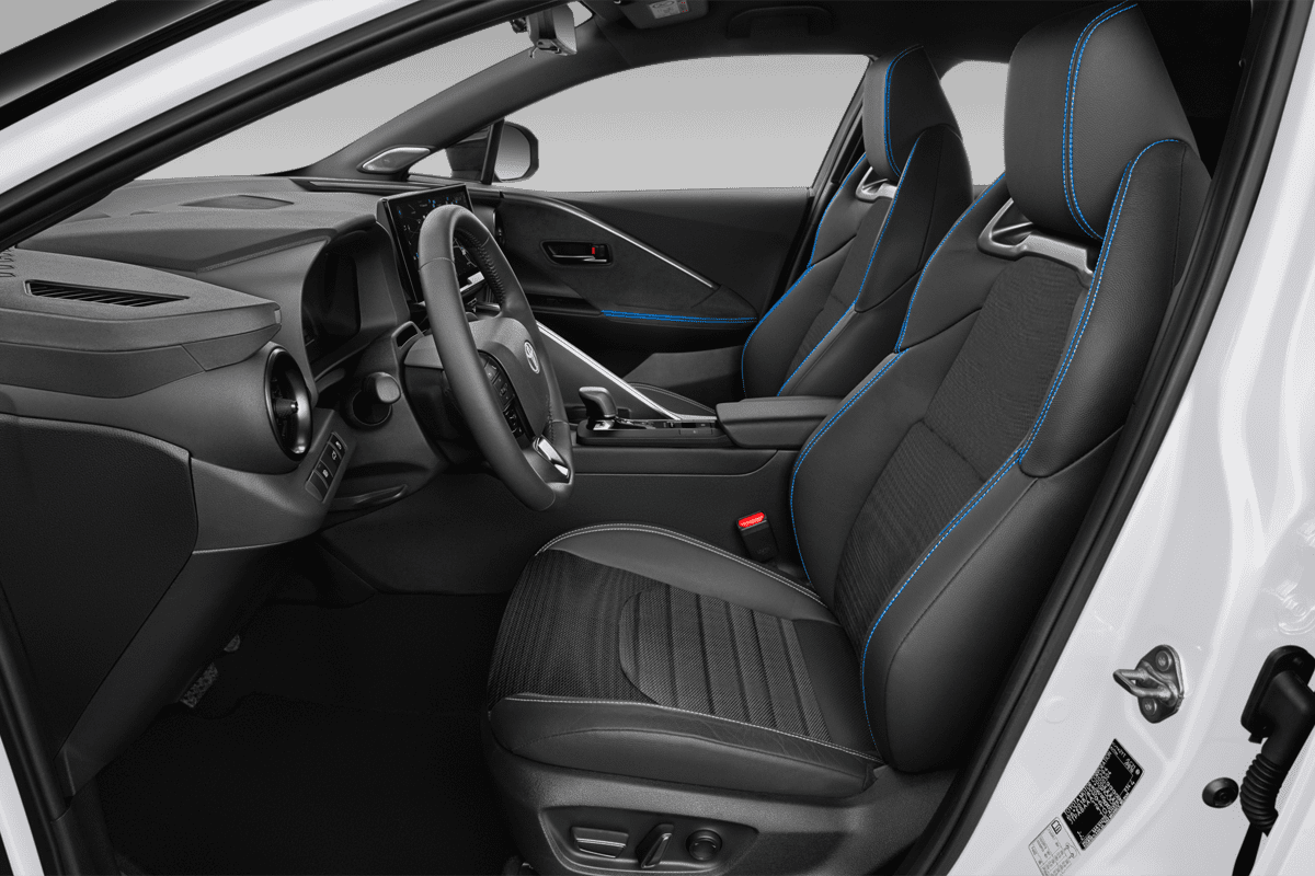 Vordersitze eines Toyota C-HR Hybrid 