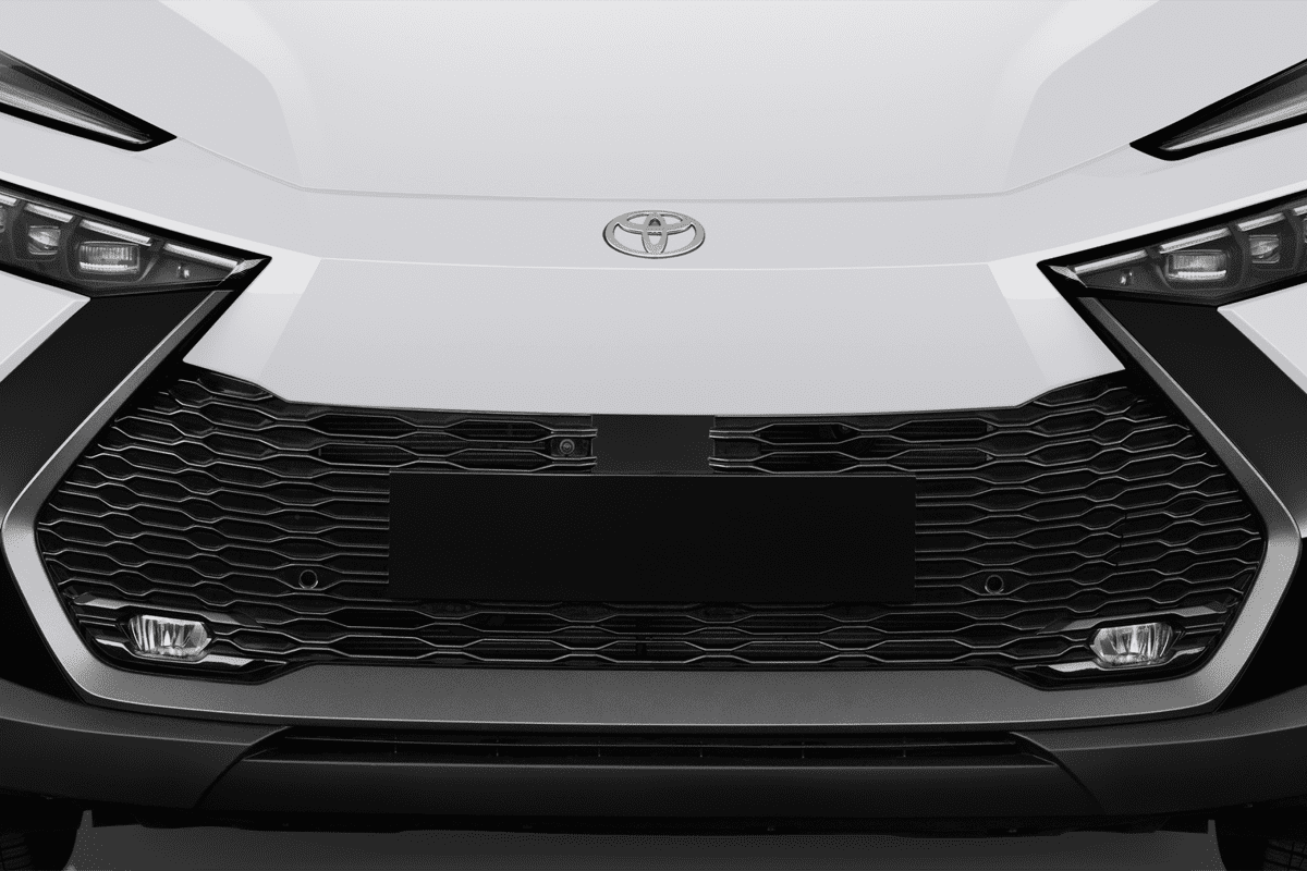 Kühlergrill eines Toyota C-HR Hybrid 
