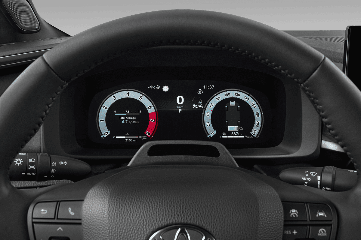 Kombiinstrument eines Toyota C-HR Hybrid 