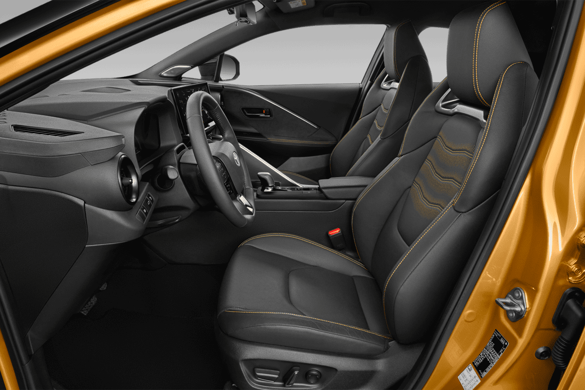 Vordersitze eines Toyota C-HR Plug-in-Hybrid