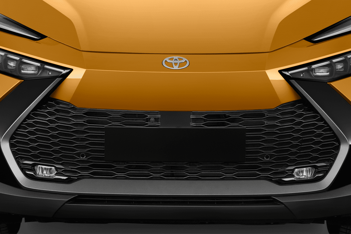 Kühlergrill eines Toyota C-HR Plug-in-Hybrid