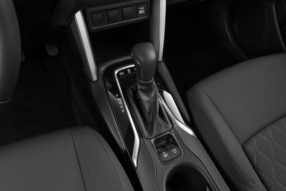 Schaltknüppel eines Toyota Corolla Cross Hybrid