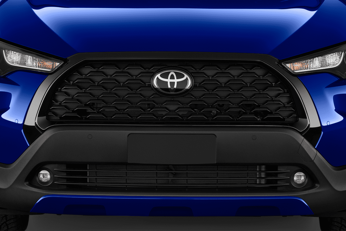 Kühlergrill eines Toyota Corolla Cross Hybrid