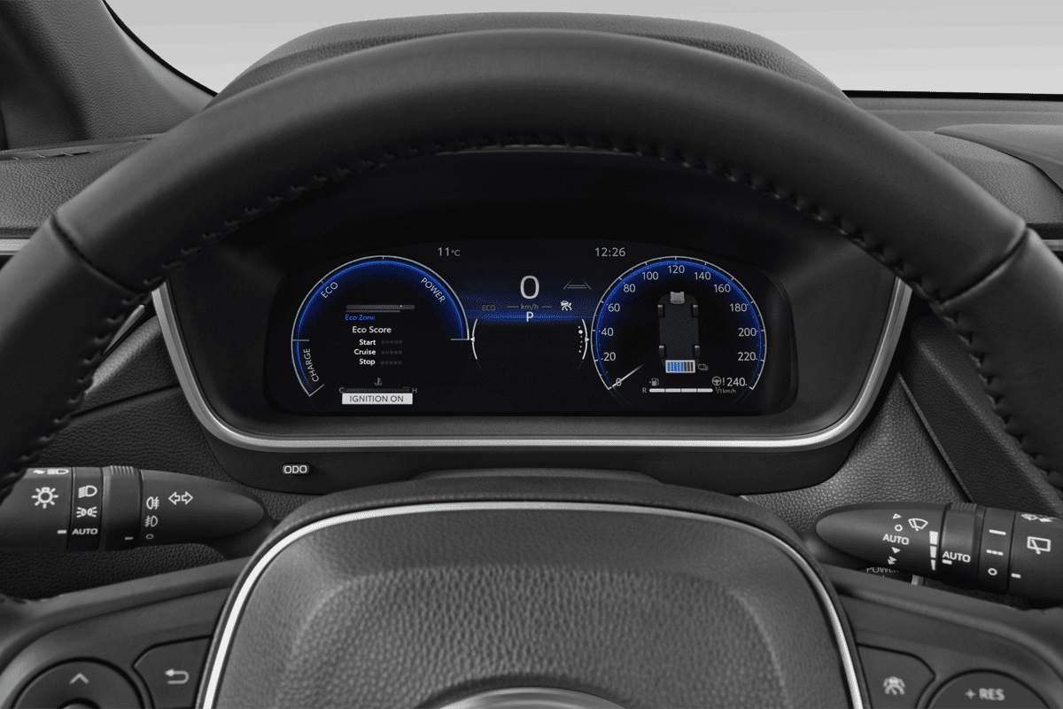 Kombiinstrument eines Toyota Corolla Cross Hybrid