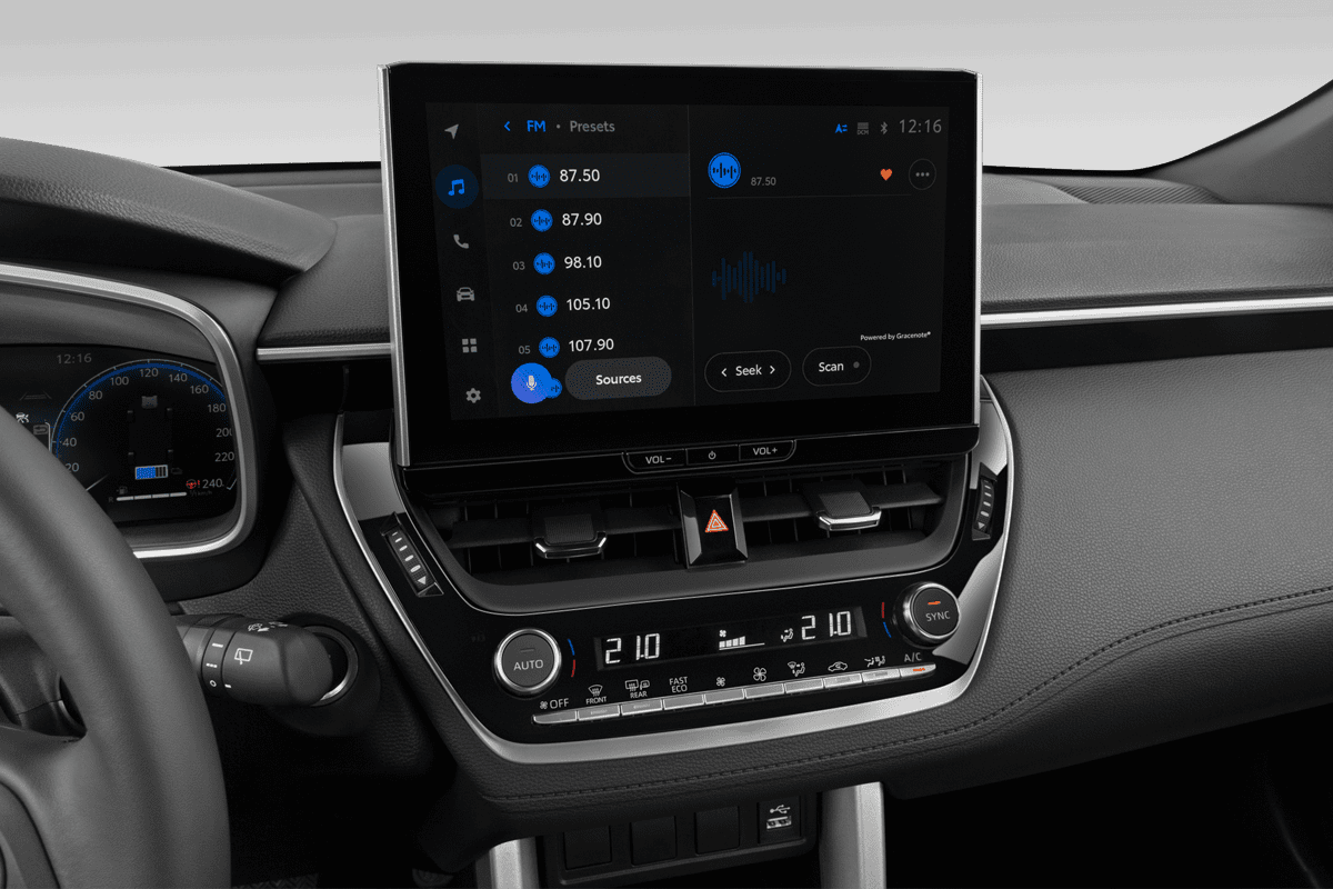 Mittelkonsole eines Toyota Corolla Cross Hybrid