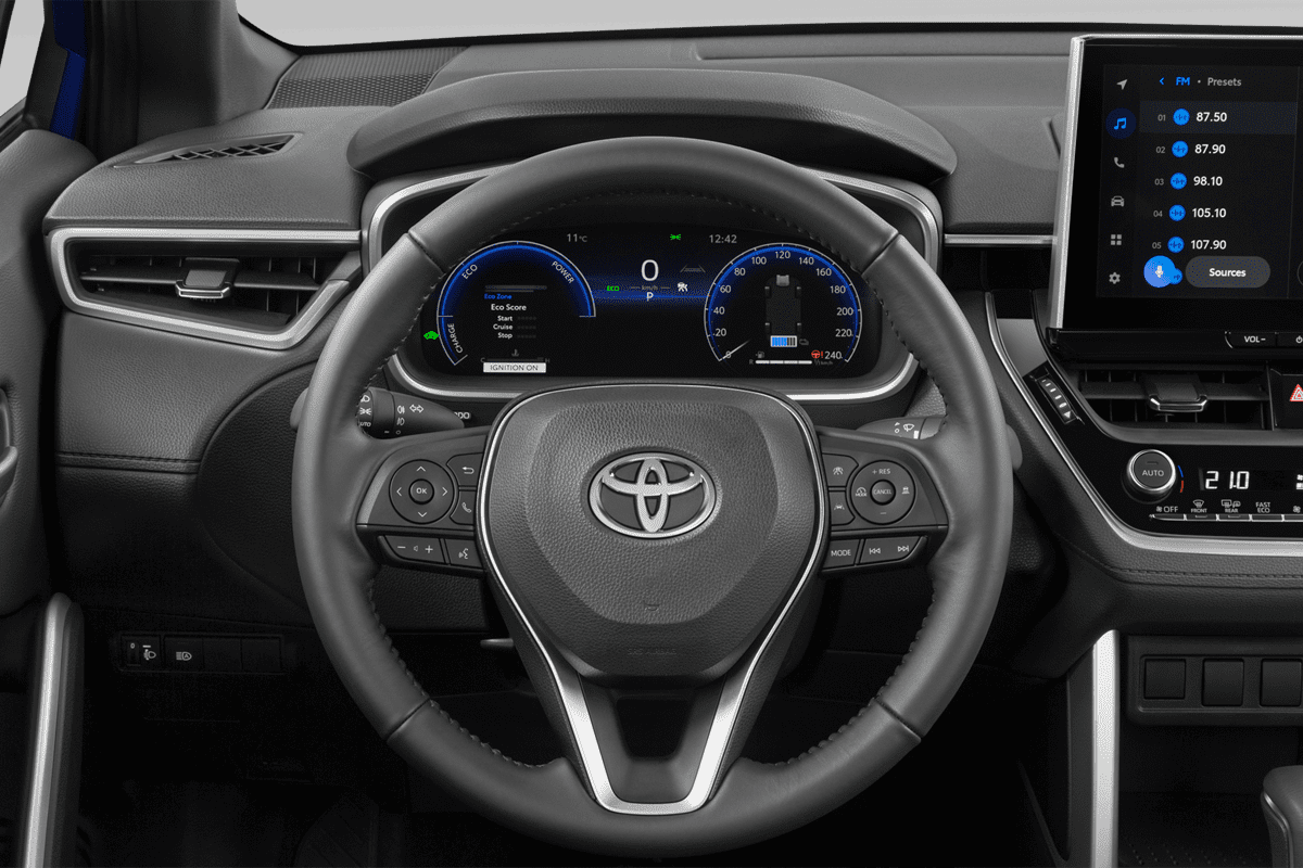 Lenkrad eines Toyota Corolla Cross Hybrid