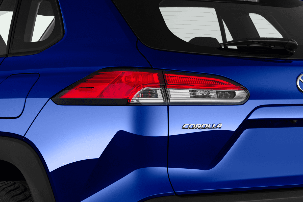 Heckleuchten eines Toyota Corolla Cross Hybrid