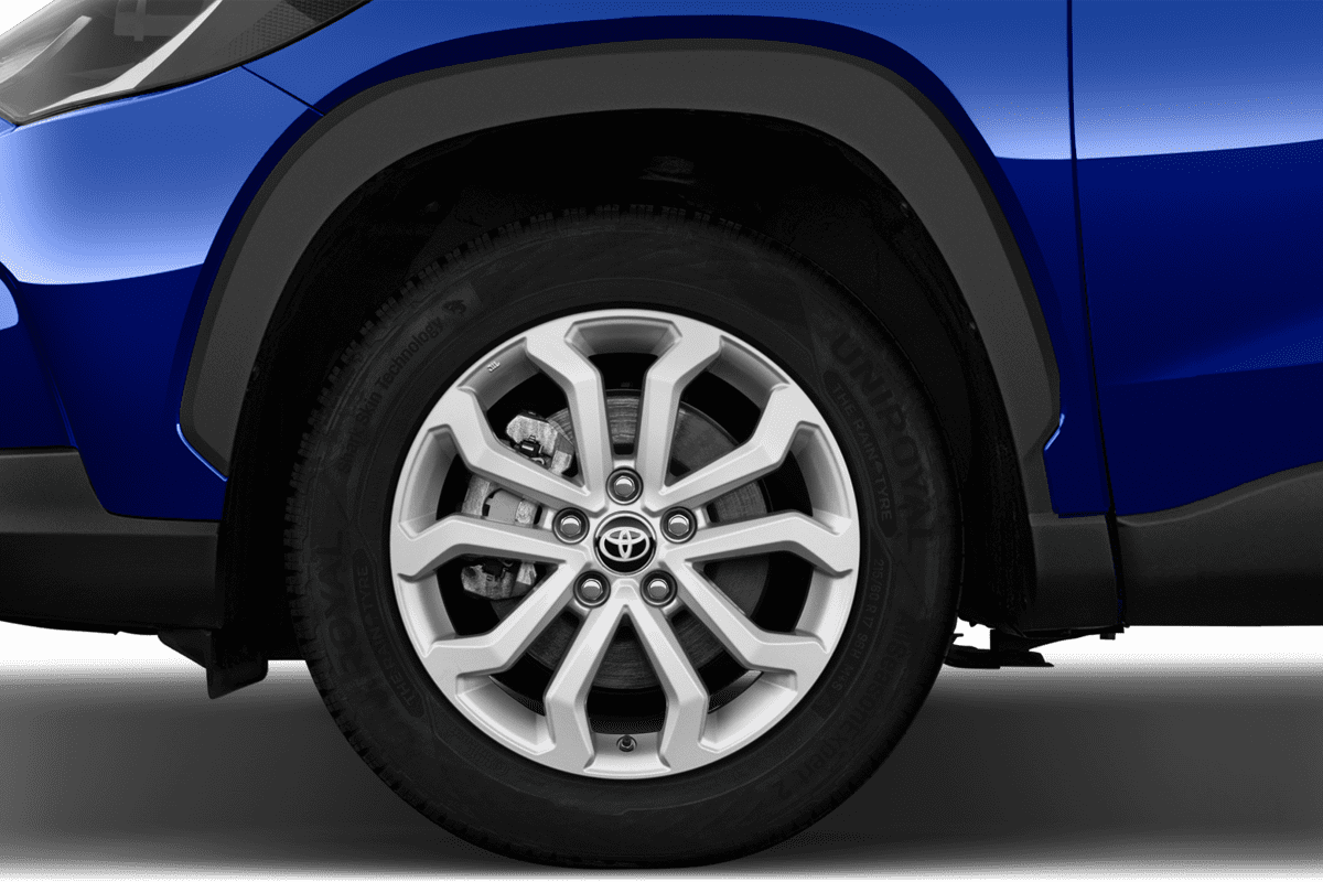 Radkappe oder Felge eines Toyota Corolla Cross Hybrid