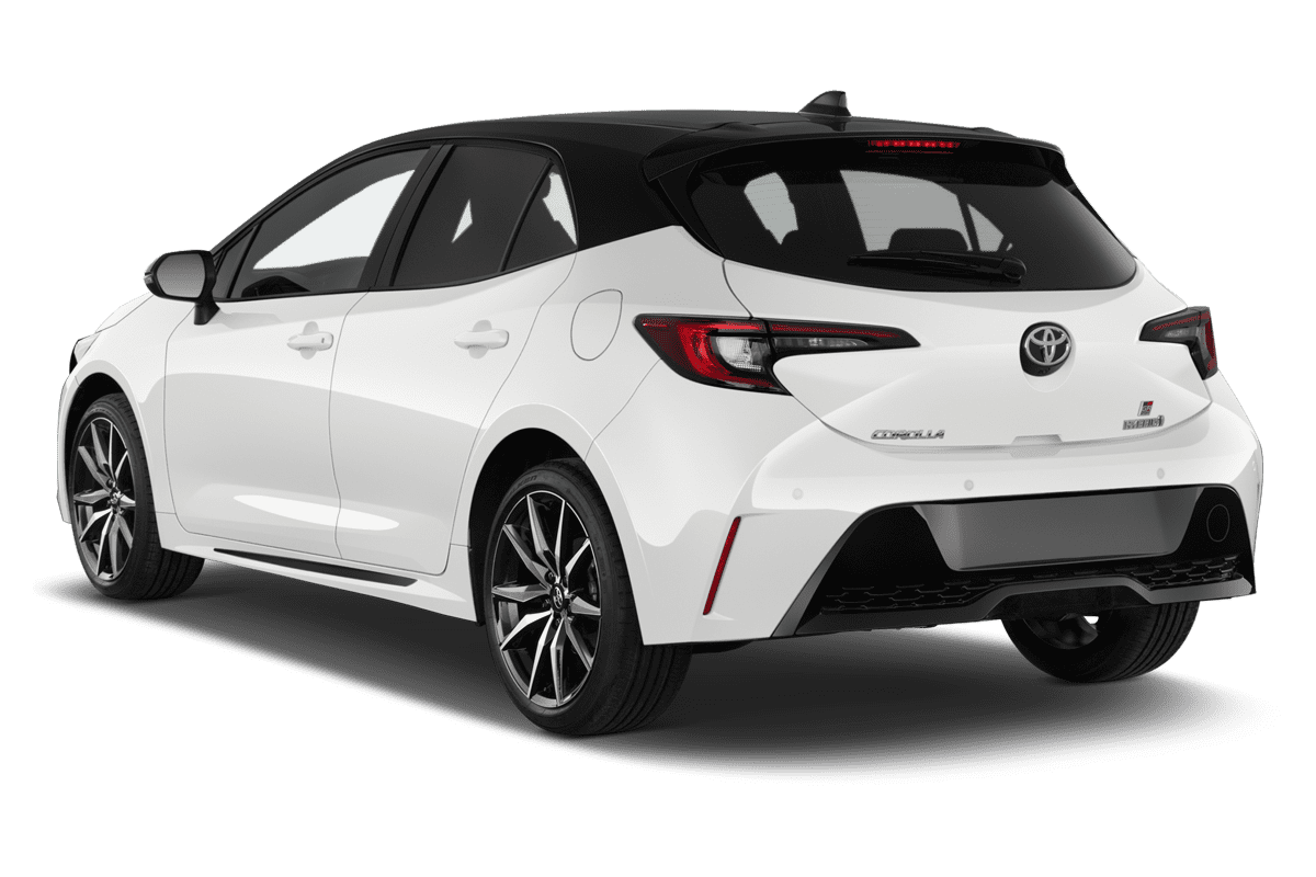Schräge Heckansicht eines Toyota Corolla Hybrid, freigestellt