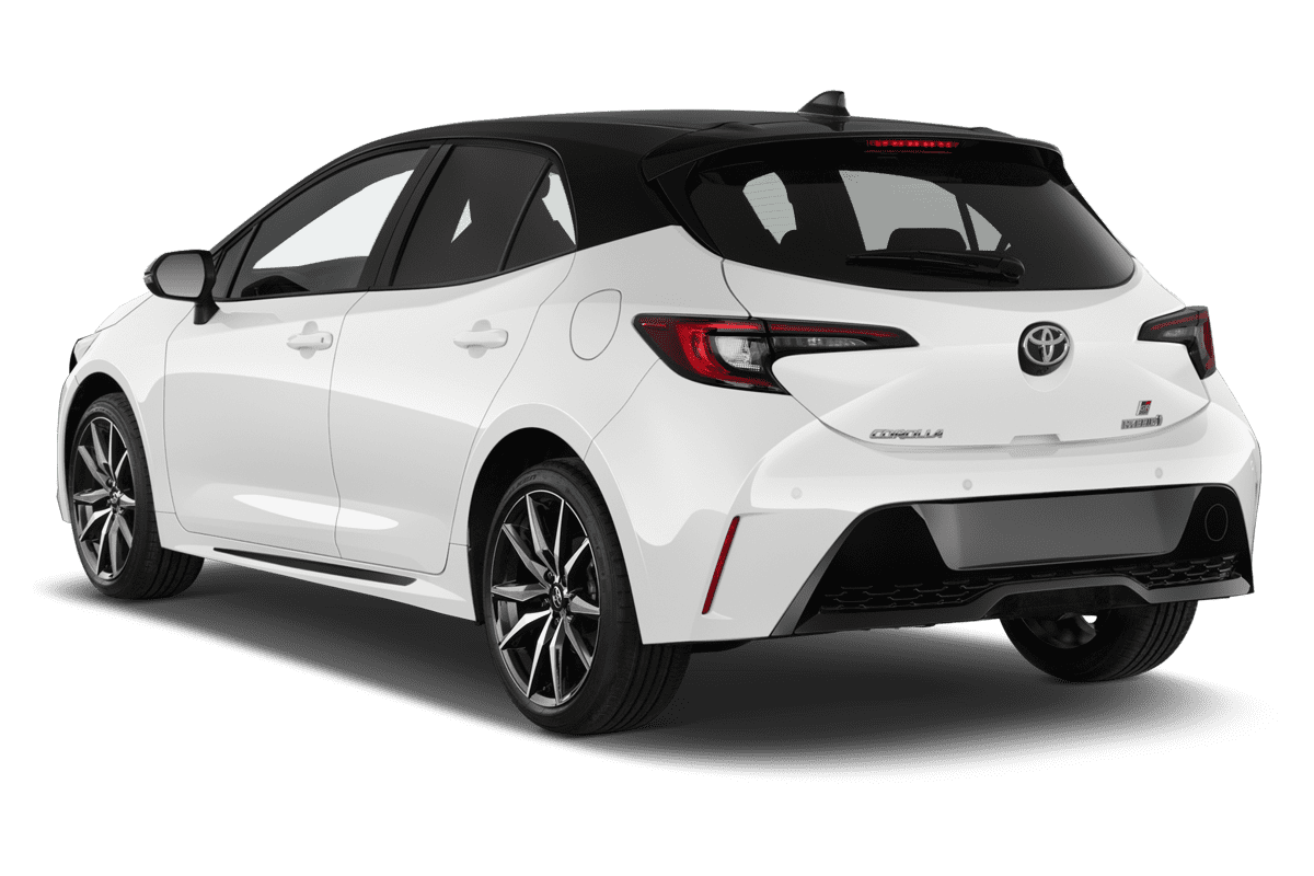 Schräge Heckansicht eines Toyota Corolla Hybrid, freigestellt