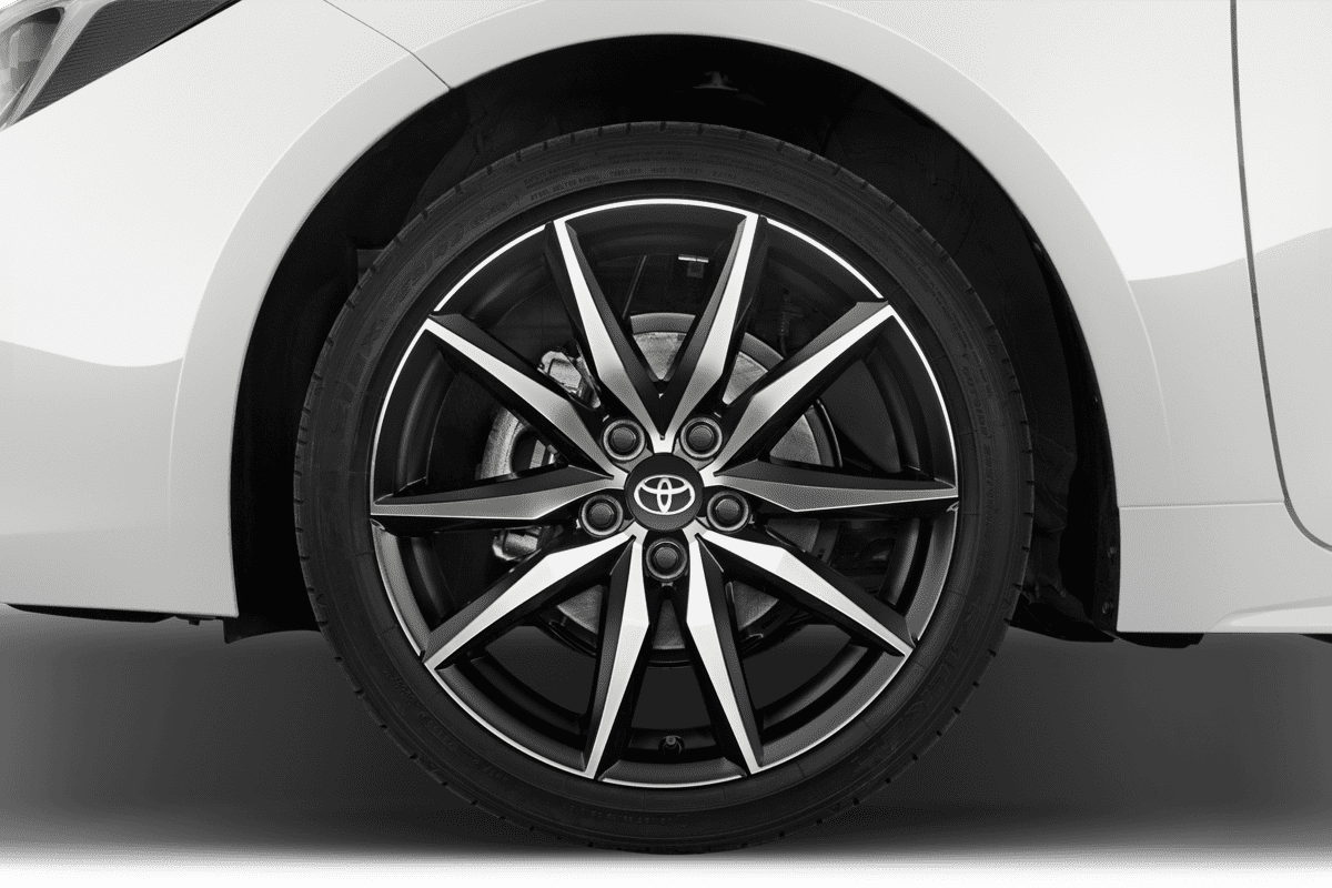 Radkappe oder Felge eines Toyota Corolla Hybrid