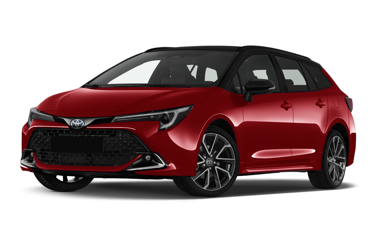 Tiefe, schräge Heckansicht eines Toyota Corolla Touring Sports Hybrid, freigestellt