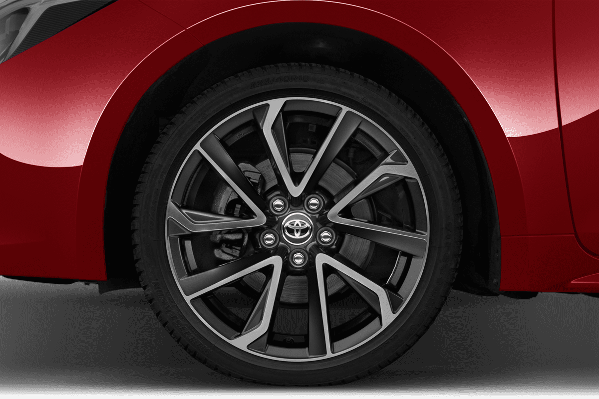 Radkappe oder Felge eines Toyota Corolla Touring Sports Hybrid