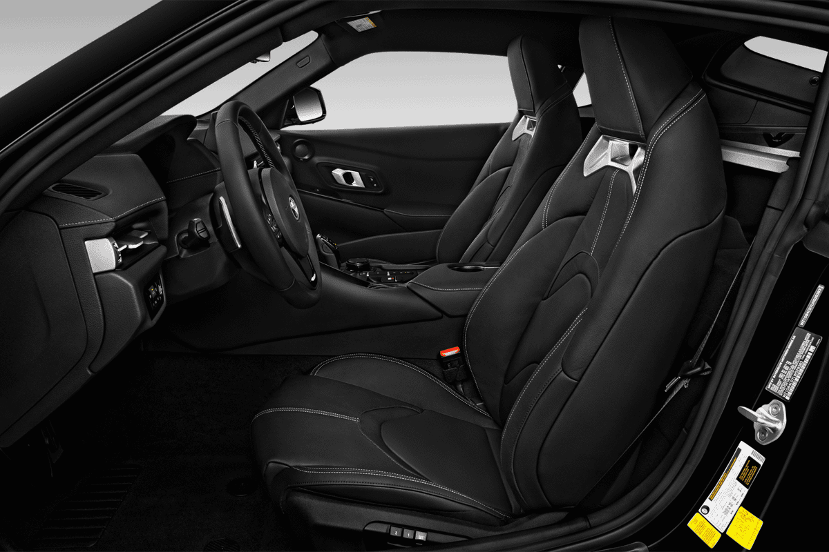 Vordersitze eines Toyota GR Supra