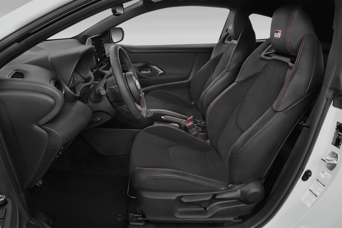 Vordersitze eines Toyota Yaris GR
