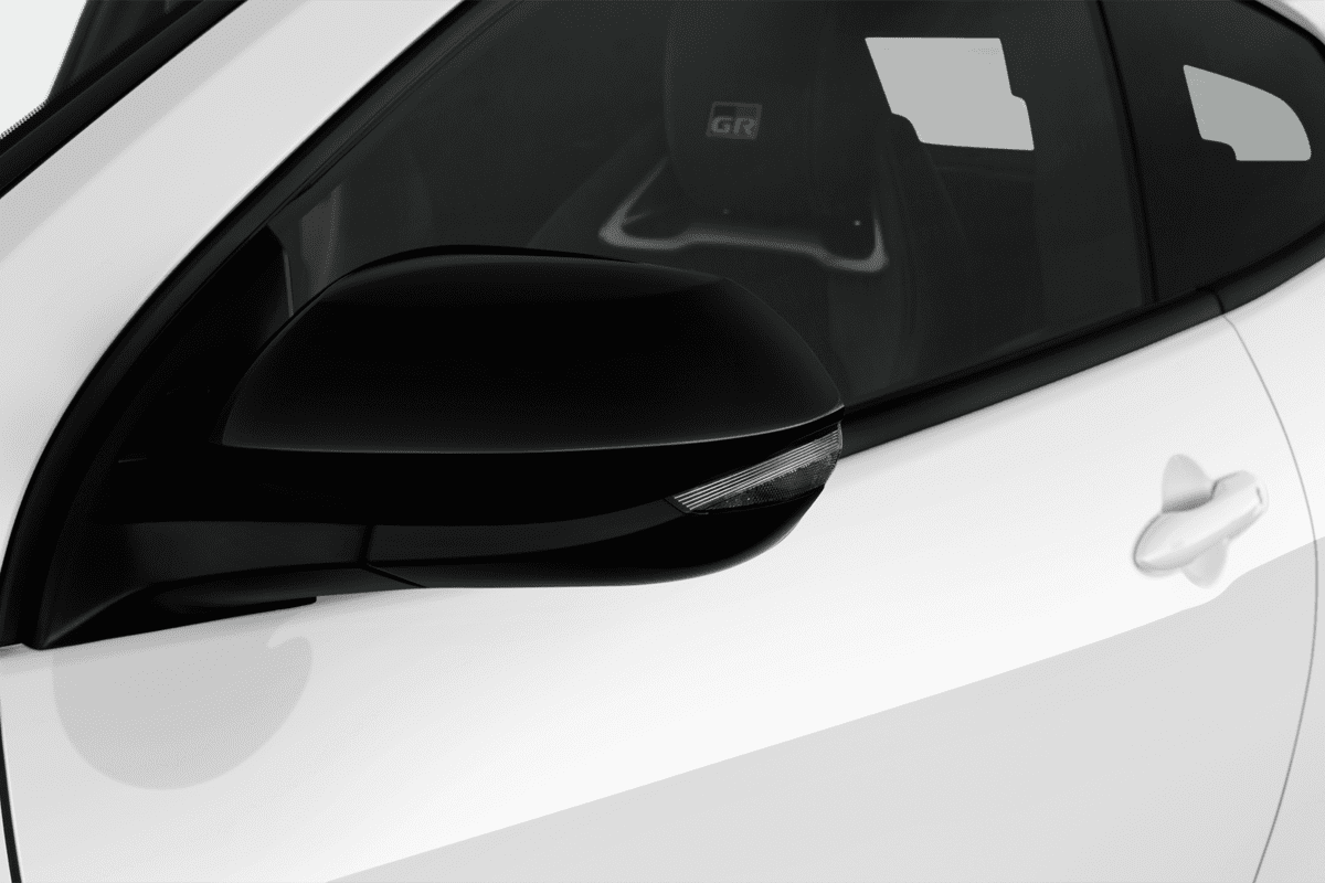 Rückspiegel eines Toyota Yaris GR