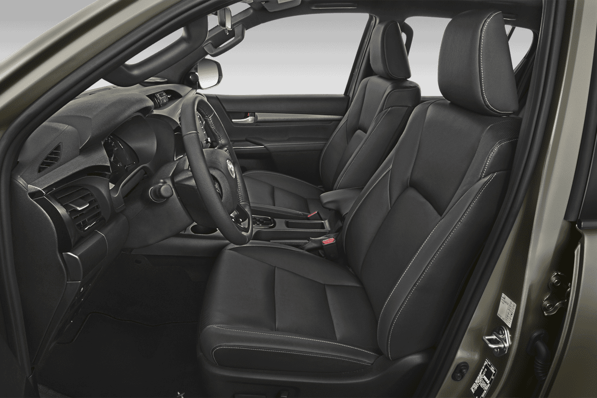 Vordersitze eines Toyota Hilux