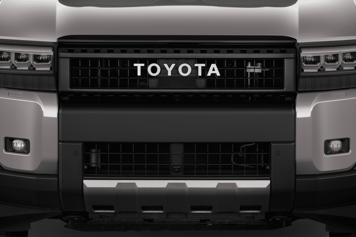 Kühlergrill eines Toyota Land Cruiser