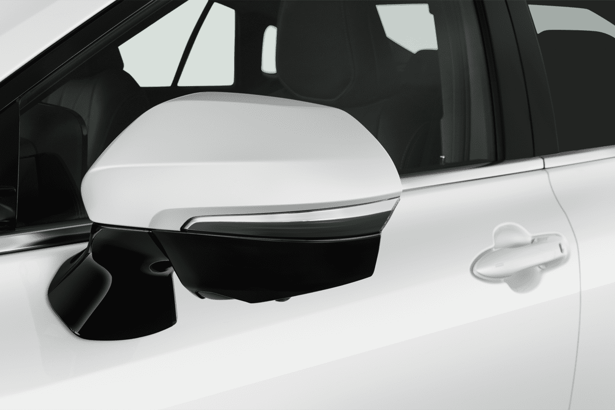 Rückspiegel eines Toyota Mirai