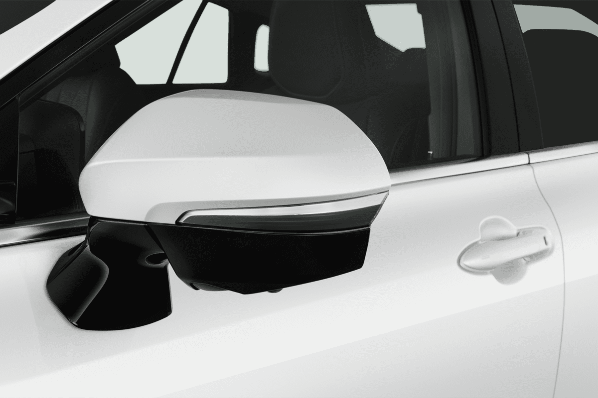 Rückspiegel eines Toyota Mirai